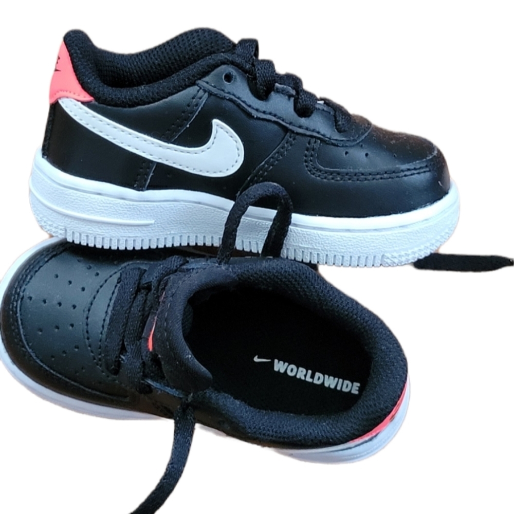 NEW Nike toddlers Force 1 Worldwide sneaker Black/WhiteFlash Crimson CN8541p-001